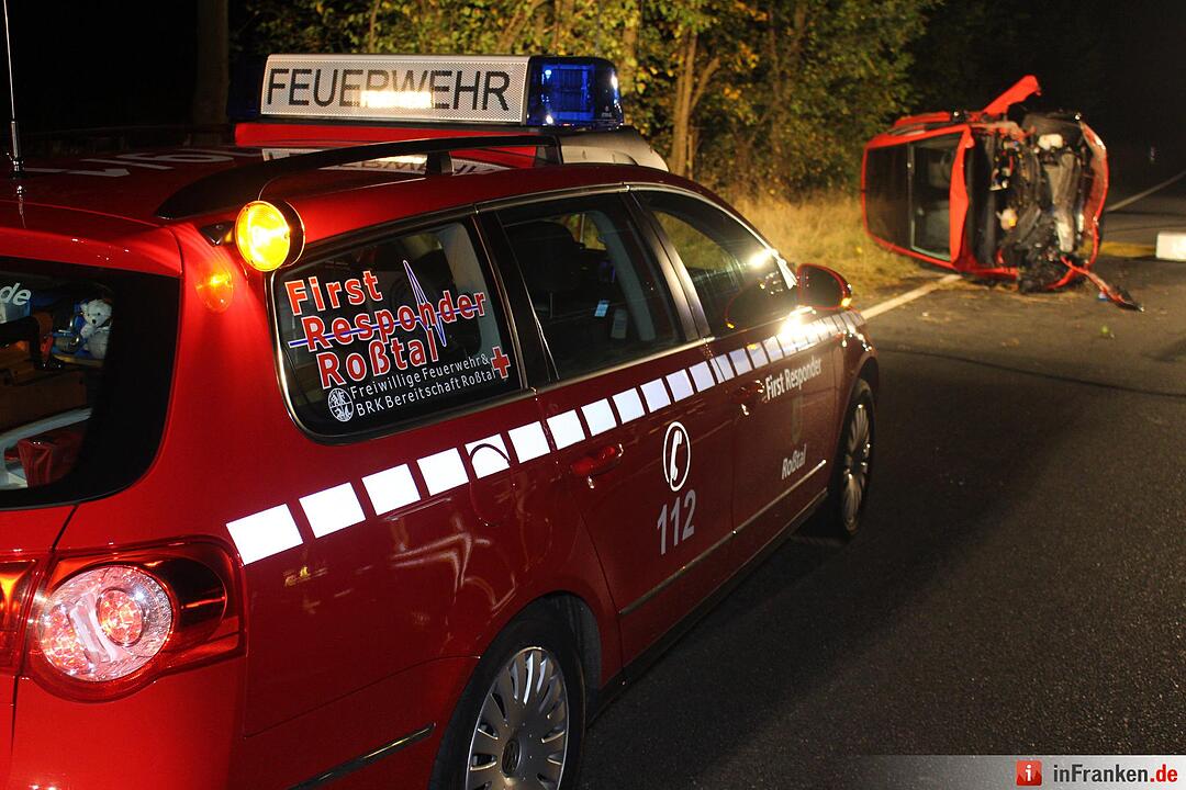 Pkw kracht in Baumgruppe und überschlägt sich bei Ödenreuth