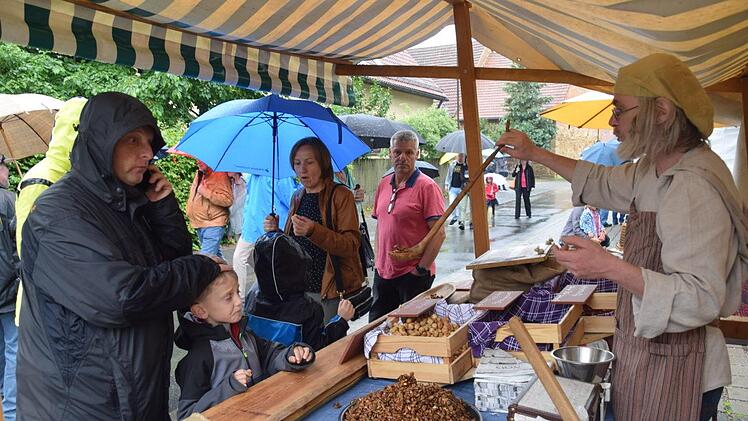 Andreas Patzelt an seinem Marktstand  Foto: emt