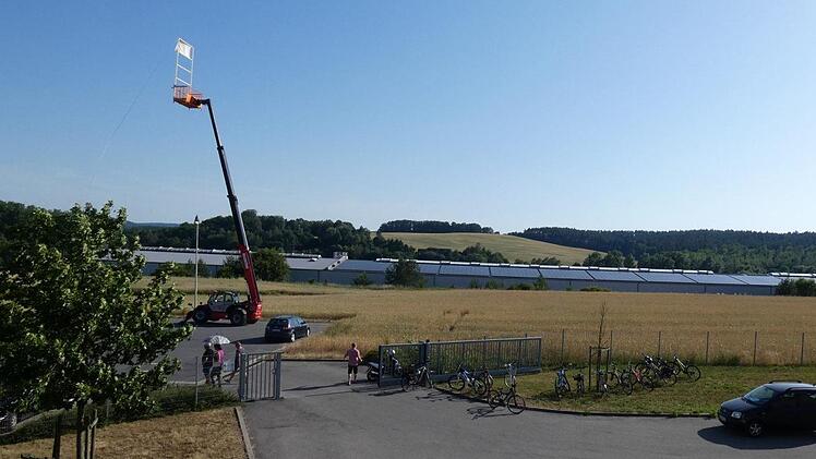 Mit einer weißen Fahne wurde die Höhe von 21 Metern dargestellt.