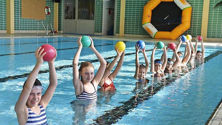 Die "Aqua Girls" fühlen sich im nassen Element sichtlich wohl.  Fotos: Ronald Rinklef