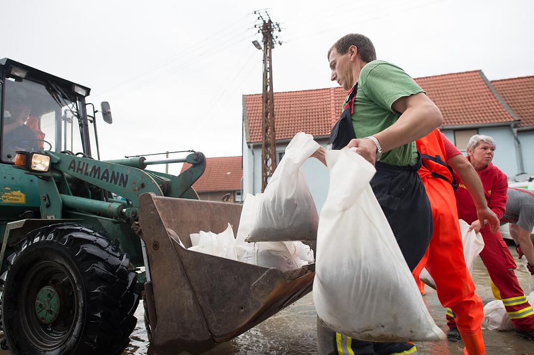 Hochwasser in Deutschland: Der Kampf gegen die Fluten