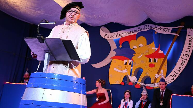 Das Geschehen in Stadt und Land kommentierte der Bote vom Rathaus, 2. Bürgermeister Wolfgang Pfister. Foto: Bettina Knauth