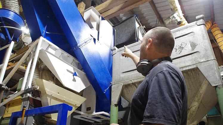 Der Gerätepark in Hellers Scheune ist zu einem Koloss herangewachsen.  Foto: Marco Meißner