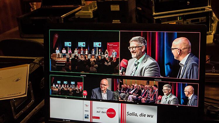 Reges Publikumsinteresse verzeichnete der Regionentalk am Mittwoch im bestens besuchten Coburger Kongresshaus. Die acht Direktkandidaten für die Landtagswahl stellten sich kritischen Fragen. Moderiert wurde der Abend von  den Redaktionsleitern Oliver Schmidt (Coburger Tageblatt) und Thomas Apfel (Radio Eins).Foto: Jochen Berger