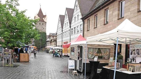 Keine Besucher: Das Wetter lud nicht gerade zum Bummeln und Shoppen ein.  Foto: Richard Sänger