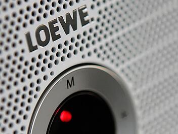 Bei Loewe wurden die Kündigungen verschickt. Wie viele Mitarbeiter genau betroffen sind, darüber will das Unternehmen am Montag informieren. Foto: Archiv/dpa