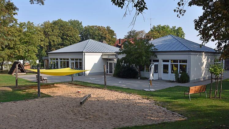 Der Gemeinderat Wonfurt wird sich überlegen müssen, in welchem Umfang der Kindergarten in Wonfurt (im Bild) saniert werden soll.