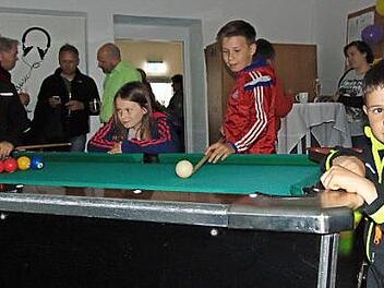 Jugendarbeit in Gräfenberg: mehr als nur eine Runde Billard spielen. Doch den Jugendpfleger treiben Nachwuchssorgen um. Foto: Petra Malbrich