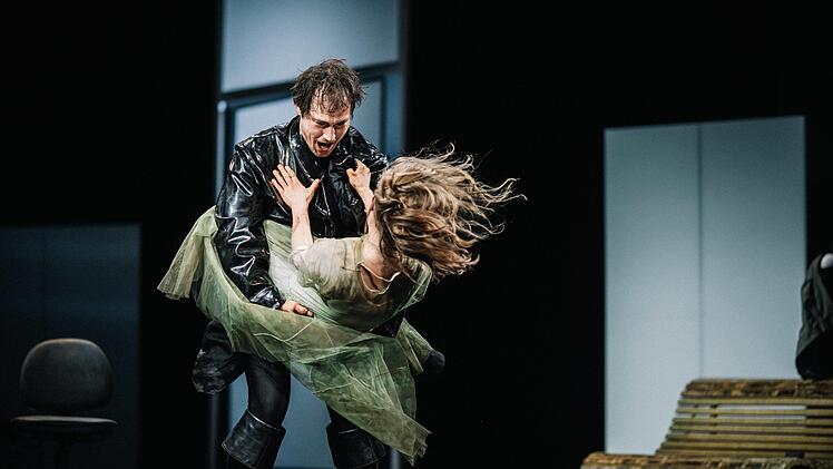 Szene aus William Shakespeares "Othello: Das Drama feierte Premiere am Landestheater Coburg.Foto: Sebastian Buff