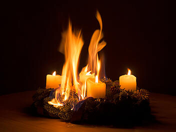 Adventskranz, Feuer, Advent, Brand, Feuerwehreinsatz