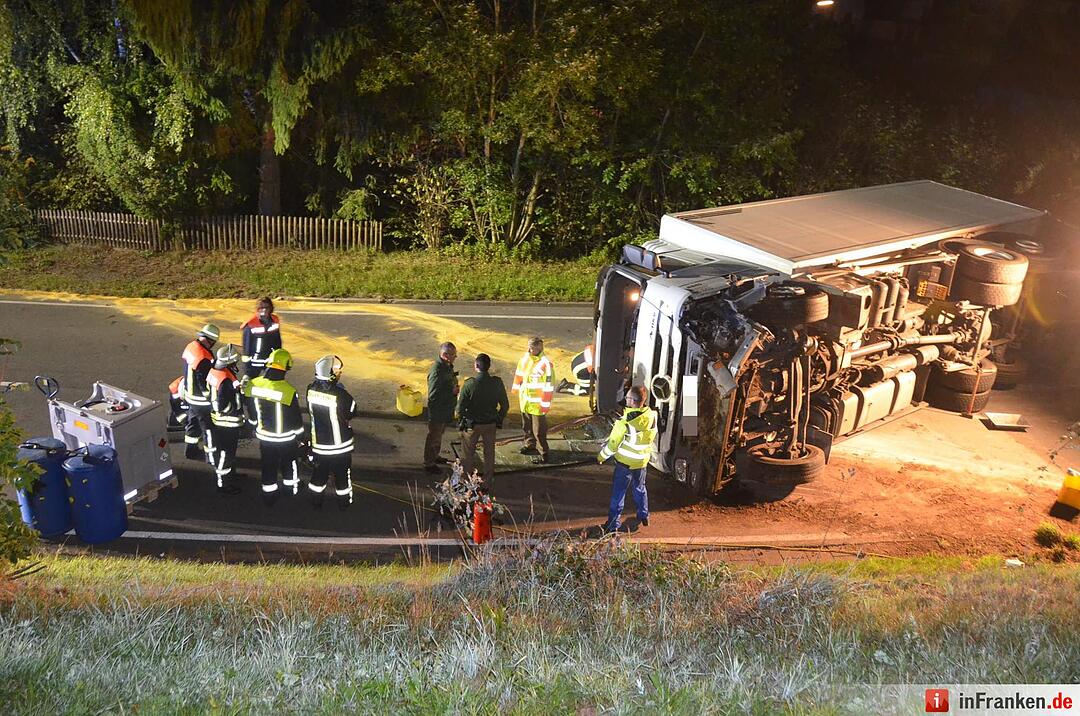 Bergungsarbeiten nach Lkw-Unfall: B27 komplett gesperrt