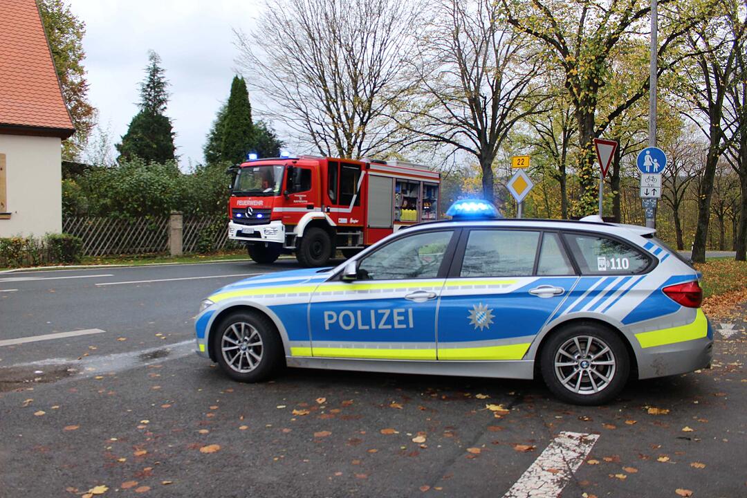 Frau wird bei Crash in Bayreuth im Auto eingeklemmt