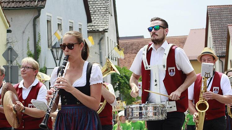 Der Festzug in Pretzfeld Foto: Andreas Hofbauer