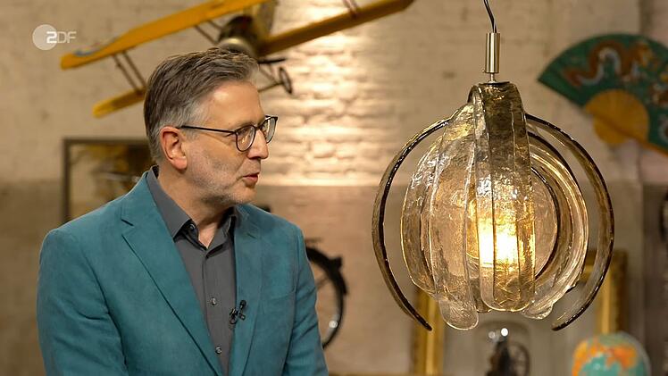 Eine Leuchte im Gemüse-Design sieht nicht zwingend zum Anbeißen aus. Bernhard wollte die kuriose Deckenleuchte "Artischocke" aus Muranoglas für 500 Euro loswerden. Detlev Kümmel ging auf 1.200 Euro. Christian Vechtel bezahlte nur 500.