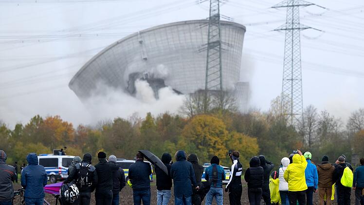 Sprengung der K&uuml;hlt&uuml;rme des Kernkraftwerks Gundremmingen