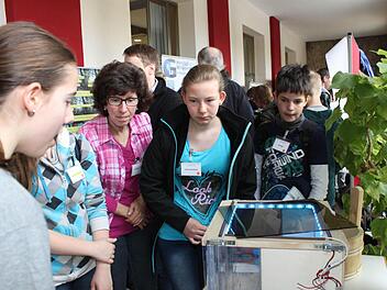 Die Tür ohne Glas weckte bei vielen Besuchern die Neugier. Foto: Carmen Schwind