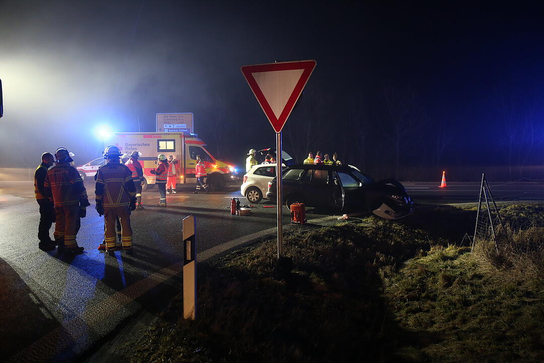 Oberfranken: Schwerverletze nach Frontalcrash an Autobahnauffahrt
