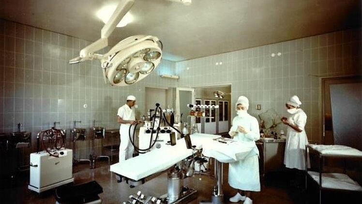 Blick in einen der ersten Operationssäle der Klinik.Archiv DRV