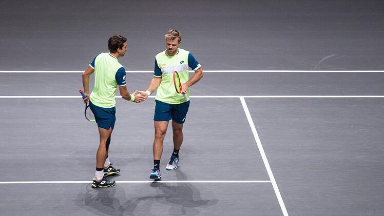 Andreas Mies (links) und Kevin Krawietz haben das Halbfinale in Wien erreicht. Jonas Güttler, dpa