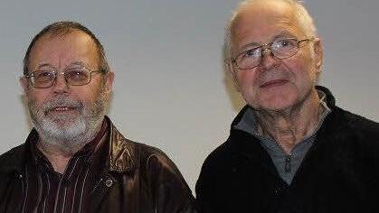 Für 300 Spiele und sein Engagement beim KSV ehrte der scheidende Vorsitzende Karl Josef Räder (rechts) den 72-jährigen Horst Keeß. Räder sprach von einem "Sportler der Superlative". Foto: Dietz