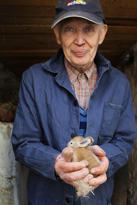 Landwirt Hans Schmidt in Kairlilndach;  Foto: Barbara Herbst
