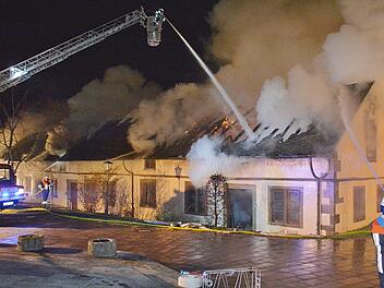 Im Kreis Bad Kissingen ist es im Kloster Maria Bildhausen zu einem Brand gekommen. In den umliegenden Ortschaften kam es zu einem Stromausfall.  Foto: Hanns Friedrich