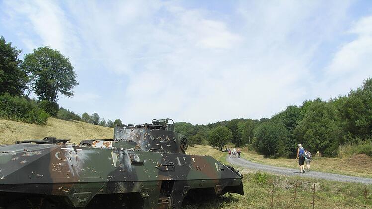 Der Rest eines gepanzerten Fahrzeuges. Foto: Joachim Rübel