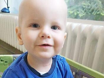 Der kleine Philipp hofft eine passende Stammzellspende. Foto: p