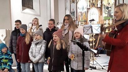 Die "Bramberger Spatzen" unter der Leitung von Sandra Kaps
