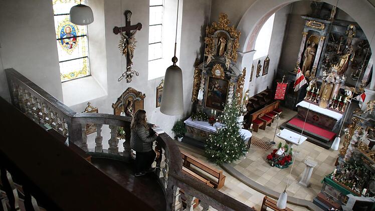 Eine von vielen Sanierungsmaßnahmen in der Oberschwappacher Kirche ist der Rückbau der Empore. Diesen Ausblick von der oberen Empore wird es dann nicht mehr geben.