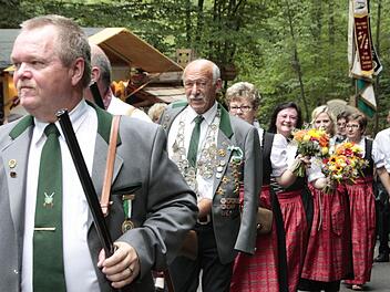 Mit ihrem Umzug vom Schießanger in den Kellerwald begründeten die Forchheimer Schützenvereine das Annafest mit. Foto: Josef Hofbauer