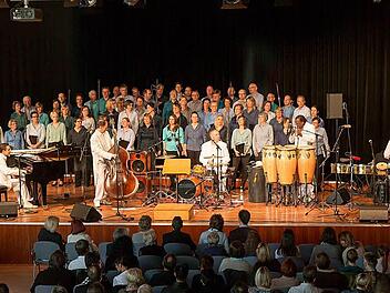 Gemeinsam mit dem Ensemble KlazzBrothers & Cuba Perkussion tritt der Chor "Unerhört" am 4. Dezember im Coburger Kongresshaus auf.Foto: Archiv/Albert Höchstädter