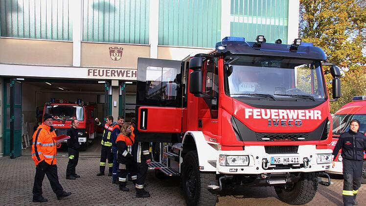 Am 15. November wurde das langersehnte neue Löschfahrzeug vom Typ LF 20 KATS aus dem Herstellerwerk in Ulm nach Hausen überführt. Martin Müller