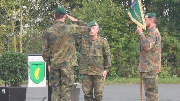 Oberleutnant Lutz Hackstein übernimmt das Kommando über die 9. Kompanie. Foto: Jägerregiment 1/ Oberstabsgefreiter Riccardo Rasche