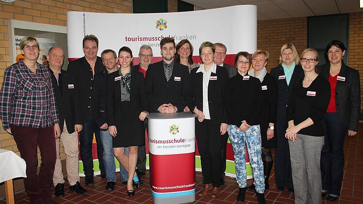 Die Vertreter der Partnerbetriebe der Tourismusschule  Foto: Veronika Schadeck
