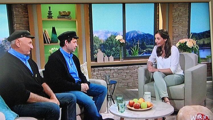 Im Münchner Fernsehstudio des Bayerischen Rundfunks standen die beiden Wallenfelser Flößer Andi und Andreas Buckreus über die touristische Flößerei Rede und Antwort. Mit im Bild Moderatorin Andrea LauterbachGerd Fleischmann
