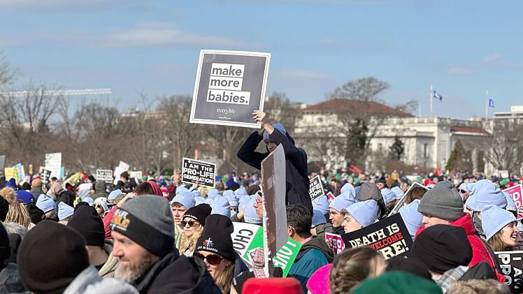 Abtreibungsgegner werden bei ihrem "March for Life" mittlerweile wie Helden gefeiert, viele hochrangige Regierungsvertreter nehmen teil. Seit Donald Trumps Wiederwahl wird dieses Wählerklientel hochgeschätzt - und umgarnt.