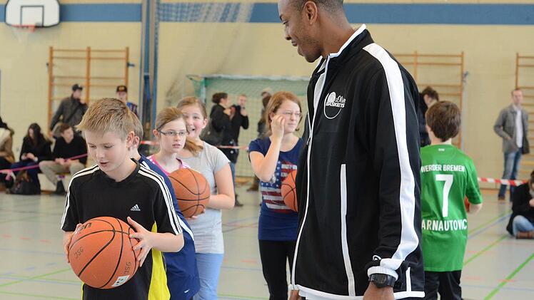 An der Dribbel-Station mit LaMont McIntosh.