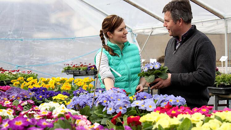Eva und Karl Dechant beraten in diesen Tagen die ersten Hobby-Gärtner. Doch noch nicht allzu viele Bamberger wagen den Gang in den Garten.Foto: Sarah Dann