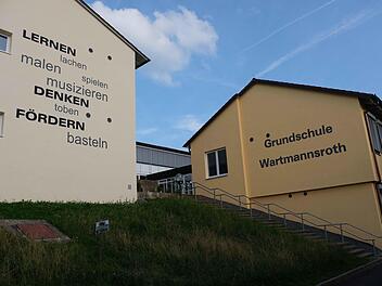 Das Hochwasser bahnte sich seinen Weg mitten durch das Gebäudesystem der Grundschule Dittlofsroda und richtete enorme Schäden an.Gerd Schaar