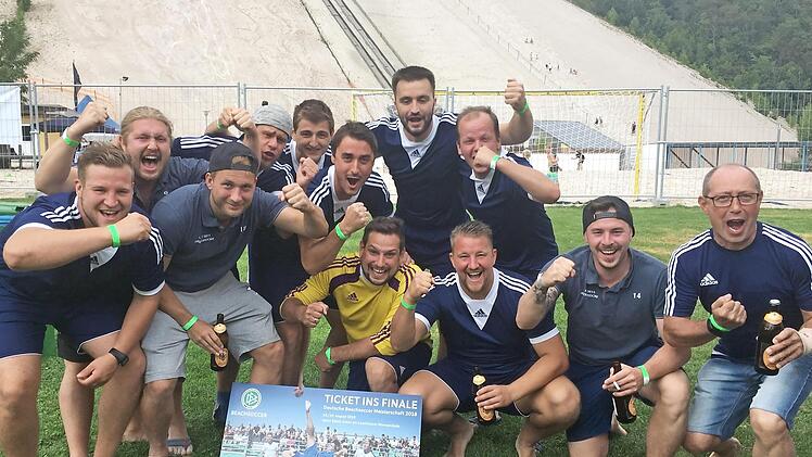 Der Stammtischverein FC 0815 Friedersdorf ist "Süddeutscher Beach Soccer Meister 2018" und qualifizierte sich damit für die Deutsche Beach Soccer Meisterschaft des DFB.  Foto: Rainer Glissnik