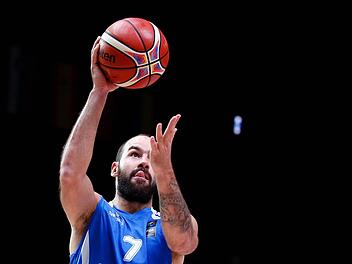 Der griechische Spielmacher Vassilis Spanoulis erklärte nach dem Sieg über Lettland seinen Rücktritt aus der Nationalmannschaft. Der 33-Jährige sorgte mit seinen Punkten für die Wende im vierten Viertel. Foto: Sebastien Nogier/dpa