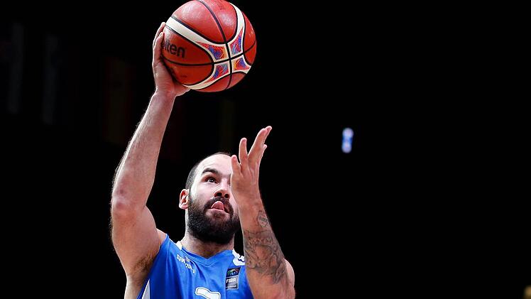 Der griechische Spielmacher Vassilis Spanoulis erklärte nach dem Sieg über Lettland seinen Rücktritt aus der Nationalmannschaft. Der 33-Jährige sorgte mit seinen Punkten für die Wende im vierten Viertel. Foto: Sebastien Nogier/dpa