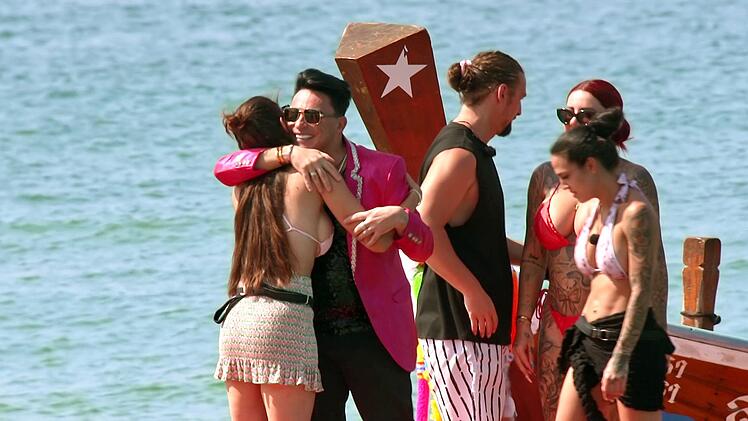 Der neue Tag begann aufregend: Matthias Mangiapane wurde an Land gesp&uuml;lt. Zweiter Neuank&ouml;mmling war Gino Bormann.