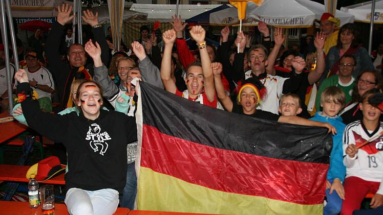 Public Viewing beim Stadtfest auf dem Anger in Münnerstadt Foto: Paul Ziegler