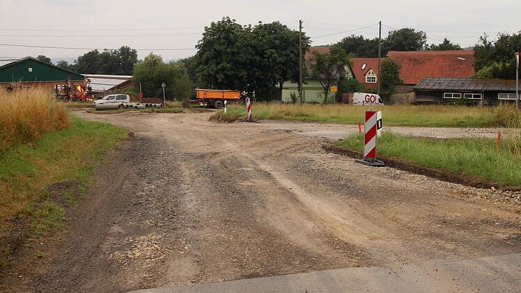 Wegen Dorferneuerungsmaßnahmen und dem Ausbau der Ortsstraße ist der Ortsteil Losbergsgereuth derzeit nur für Anlieger befahrbar.