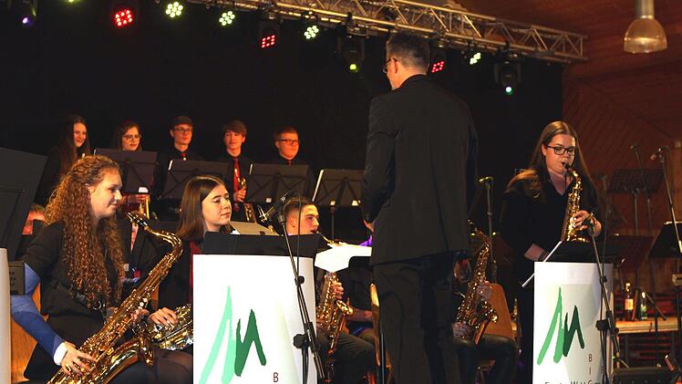 Der Gospelchor Kronach war zum zweiten Mal in Neufang zu Gast und hatte wieder die FGW Big-Band mitgebracht. Foto: Michael Wunder