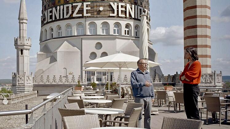 An der Dresdner "Tabakmoschee" Yenidze auf dem Gelände einer ehemaligen Zigarettenfabrik spricht Sophie Labitzke mit dem Historiker Dirk Schindelbeck über die Anfänge der Zigarette in Deutschland und die Bedeutung der Zigarette als Propagandamittel.