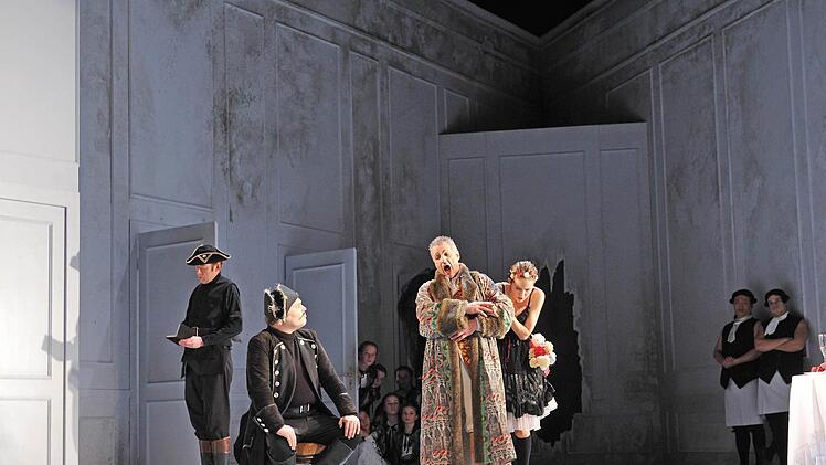 Szene aus dem "Rosenkavalier" am Landestheater Coburg.Foto: Andrea Kremper
