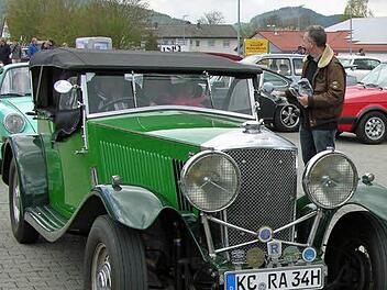 Dieser Oldtimer war nur einer von vielen Hinguckern in Mitwitz. Foto: Klaus Oelzner